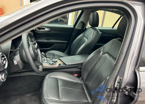 2017 Alfa Romeo Giulia Ti Q4 z USA, uszkodzony, nr VIN ZARFAEEN9H7544398